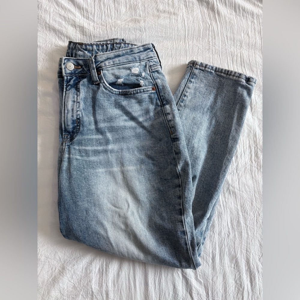 Old Navy High-Rise Distressed Straight Jeans – Light Wash – Size 10